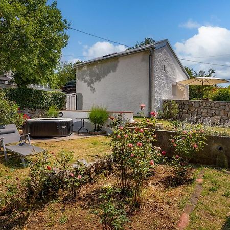 Charming Studio With Hot Tube, Terrace, Barbecue And Garden 클랄제비카 외부 사진