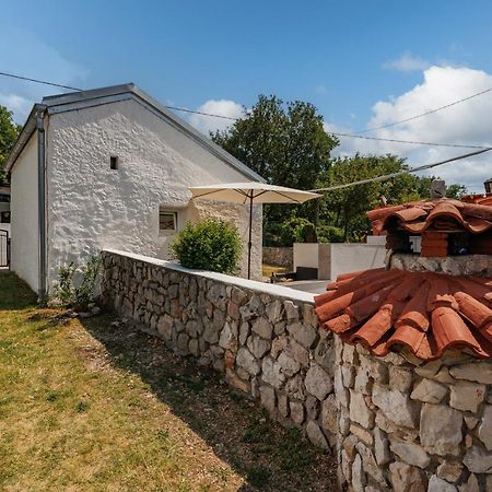 Charming Studio With Hot Tube, Terrace, Barbecue And Garden 클랄제비카 외부 사진