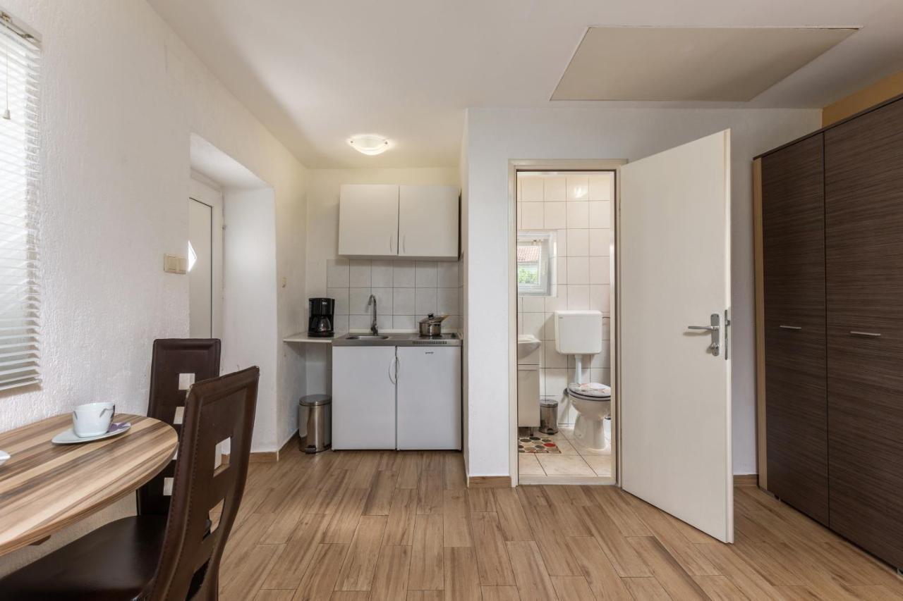 Charming Studio With Hot Tube, Terrace, Barbecue And Garden 클랄제비카 외부 사진