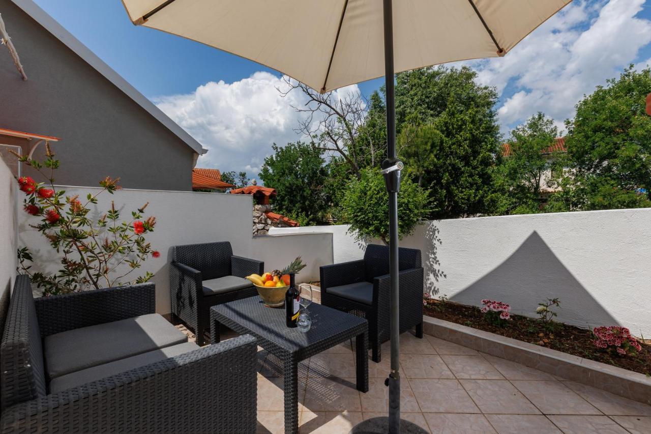 Charming Studio With Hot Tube, Terrace, Barbecue And Garden 클랄제비카 외부 사진