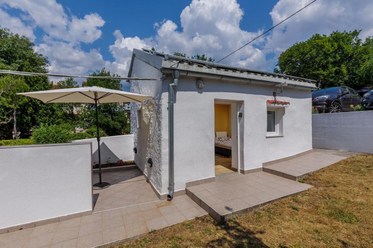 Charming Studio With Hot Tube, Terrace, Barbecue And Garden 클랄제비카 외부 사진