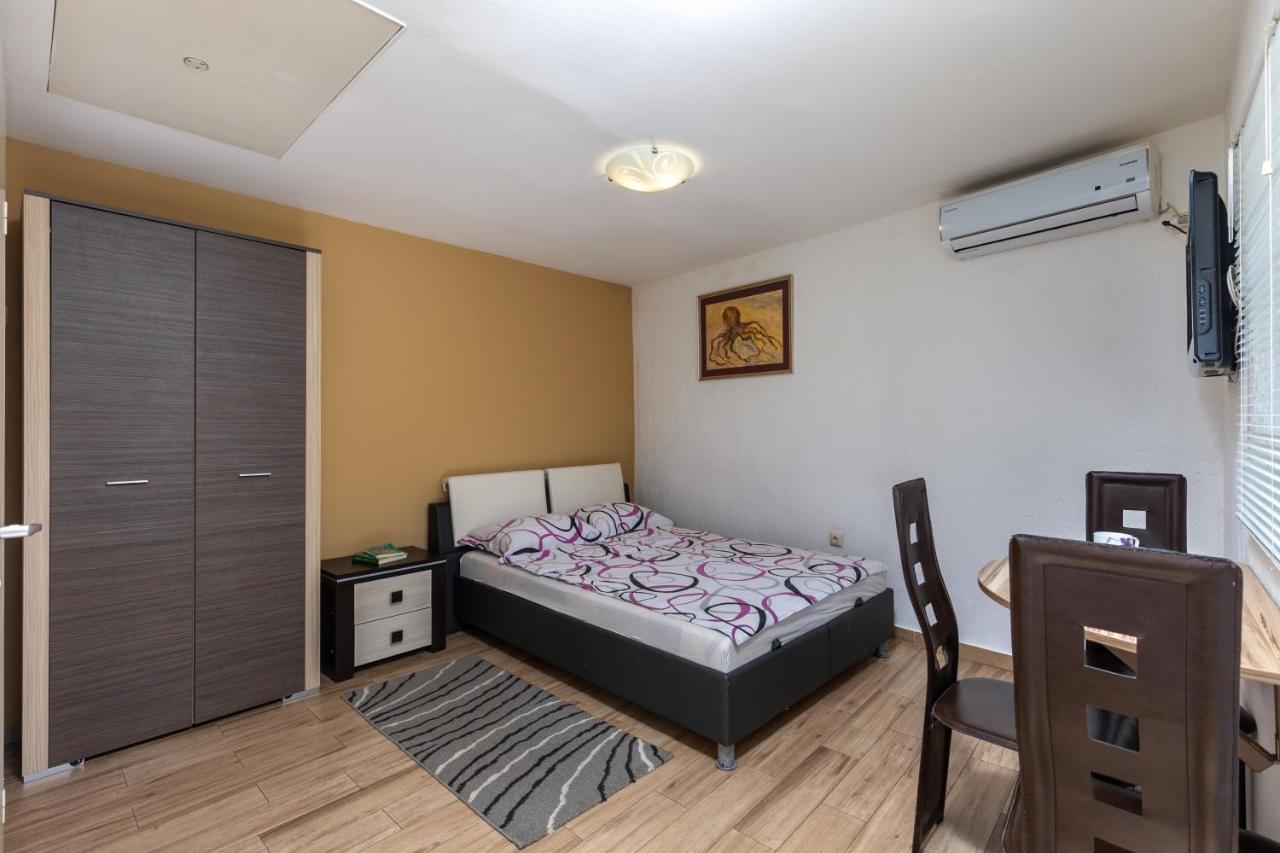 Charming Studio With Hot Tube, Terrace, Barbecue And Garden 클랄제비카 외부 사진