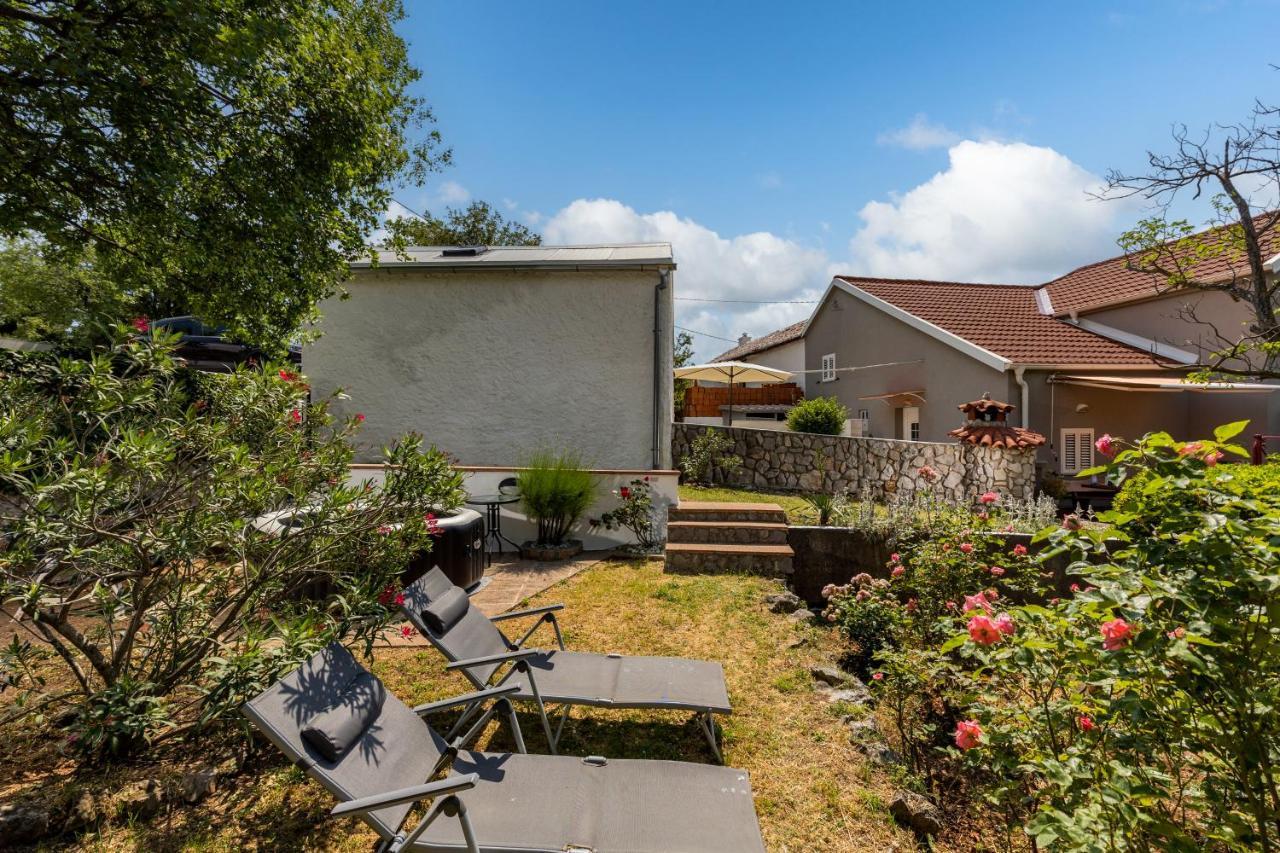 Charming Studio With Hot Tube, Terrace, Barbecue And Garden 클랄제비카 외부 사진