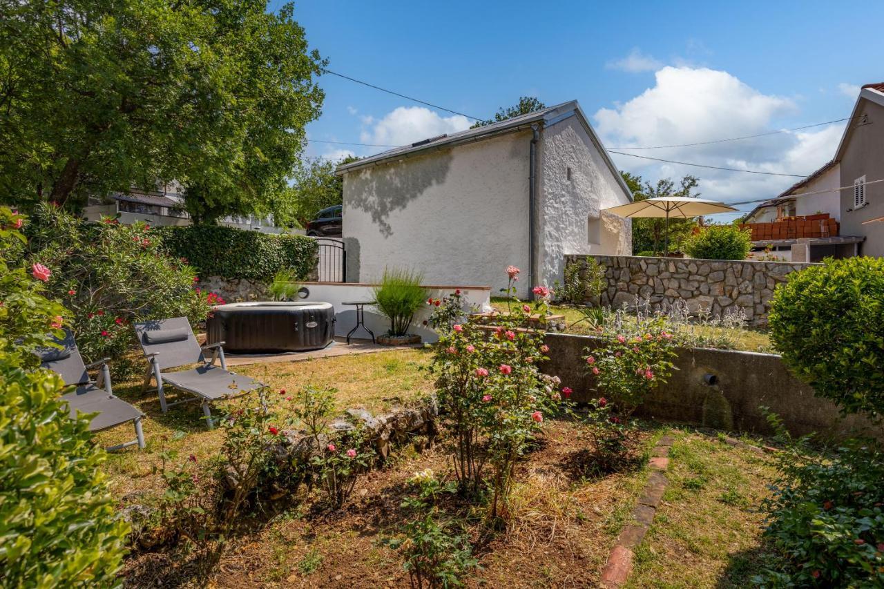 Charming Studio With Hot Tube, Terrace, Barbecue And Garden 클랄제비카 외부 사진