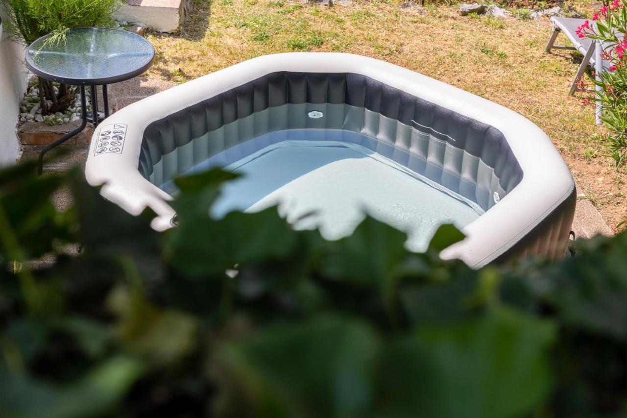 Charming Studio With Hot Tube, Terrace, Barbecue And Garden 클랄제비카 외부 사진