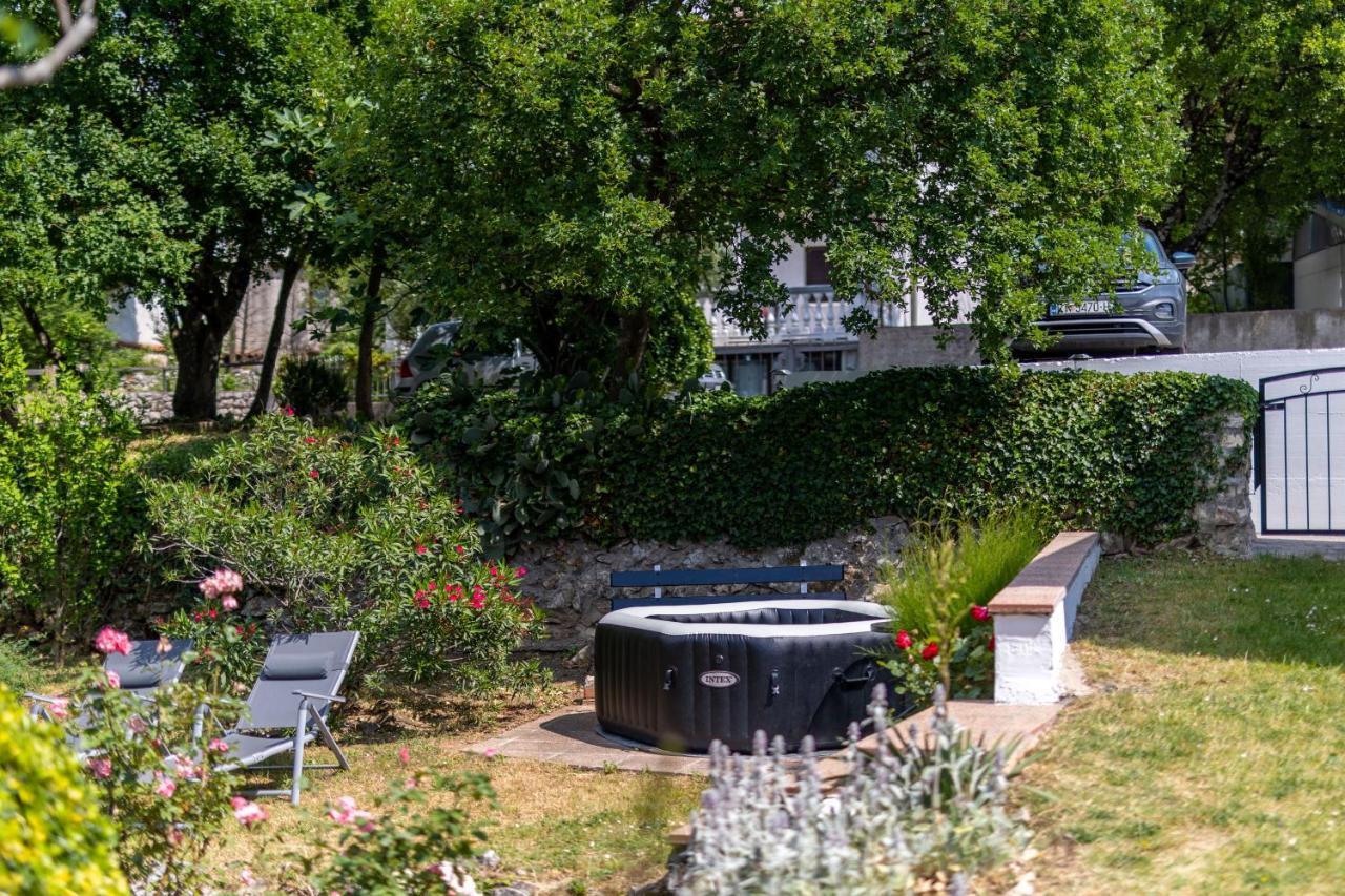 Charming Studio With Hot Tube, Terrace, Barbecue And Garden 클랄제비카 외부 사진