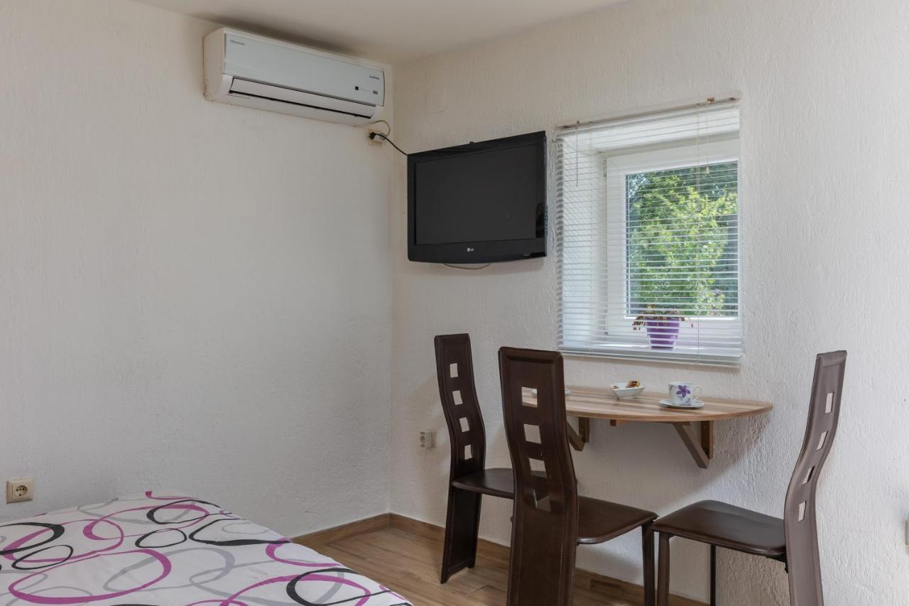 Charming Studio With Hot Tube, Terrace, Barbecue And Garden 클랄제비카 외부 사진
