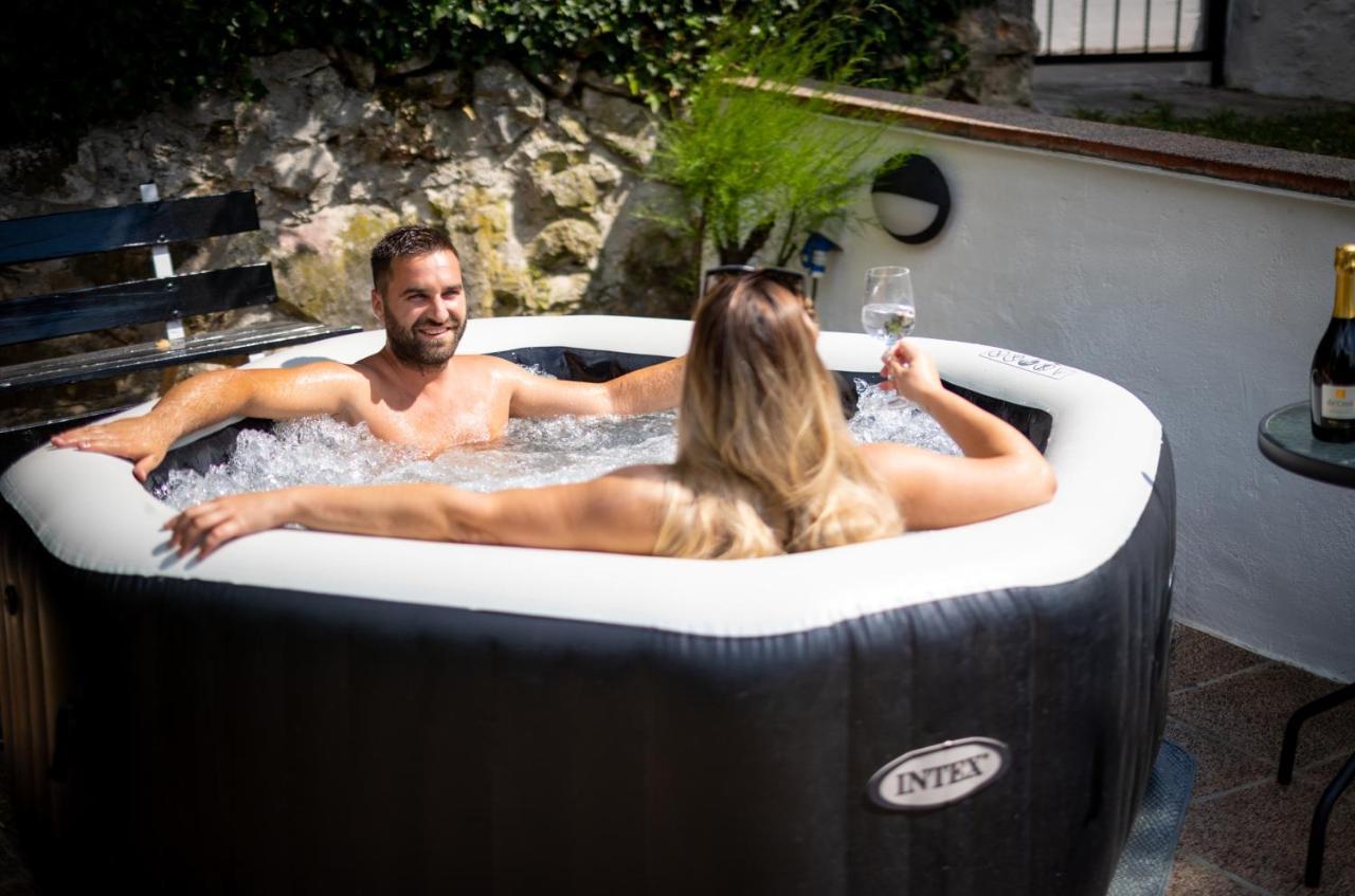 Charming Studio With Hot Tube, Terrace, Barbecue And Garden 클랄제비카 외부 사진