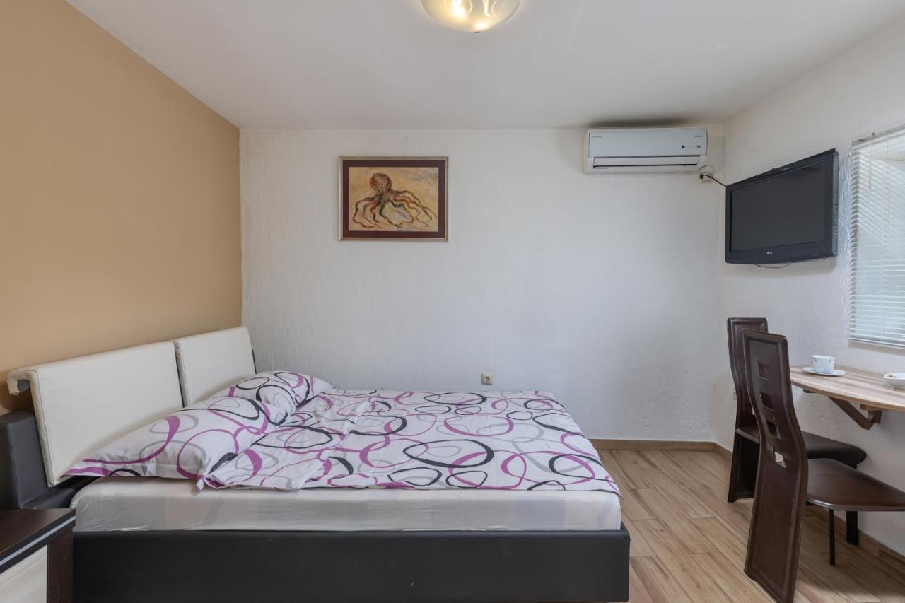 Charming Studio With Hot Tube, Terrace, Barbecue And Garden 클랄제비카 외부 사진